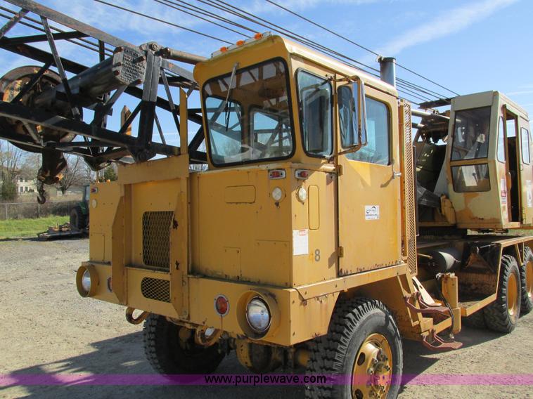 image for item I4105 1982 Little Giant LG4866 crane