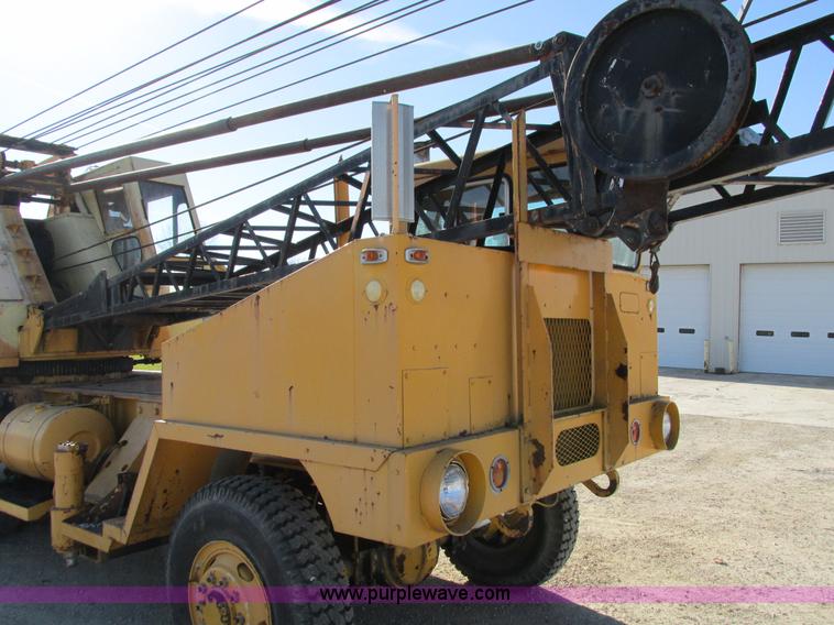 image for item I4105 1982 Little Giant LG4866 crane