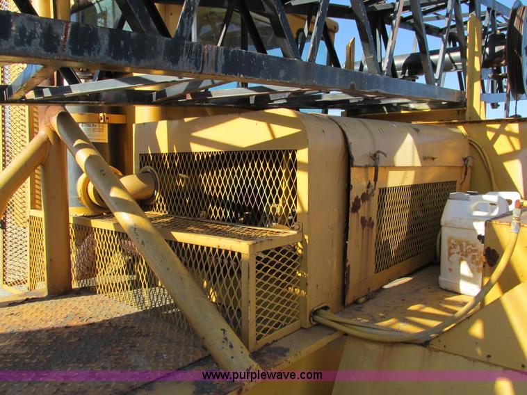 image for item I4105 1982 Little Giant LG4866 crane