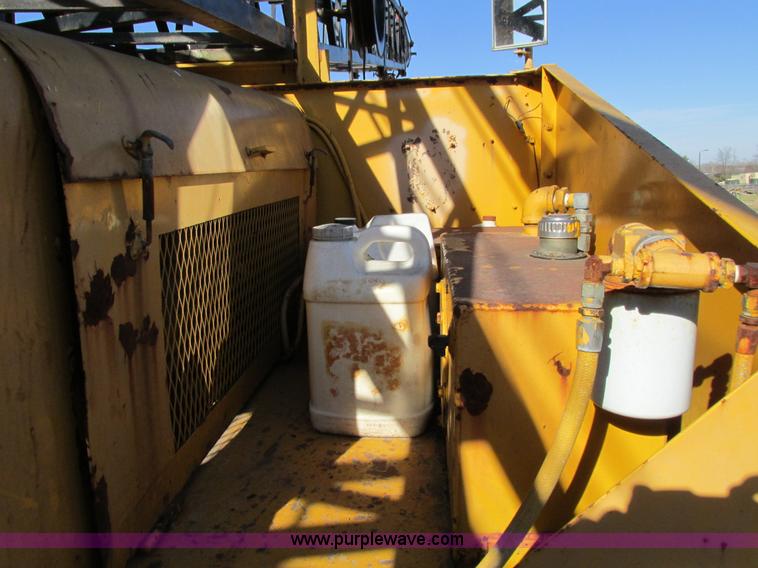 image for item I4105 1982 Little Giant LG4866 crane