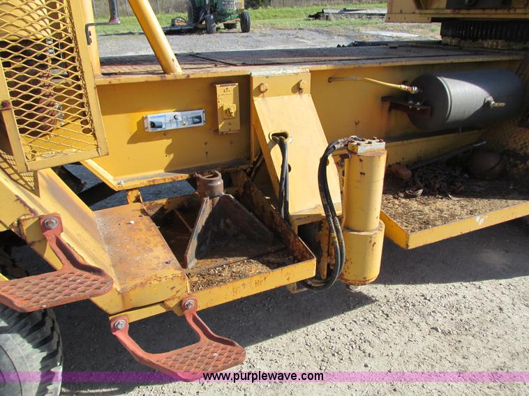 image for item I4105 1982 Little Giant LG4866 crane