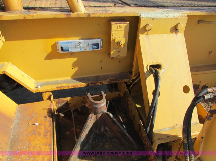 image for item I4105 1982 Little Giant LG4866 crane