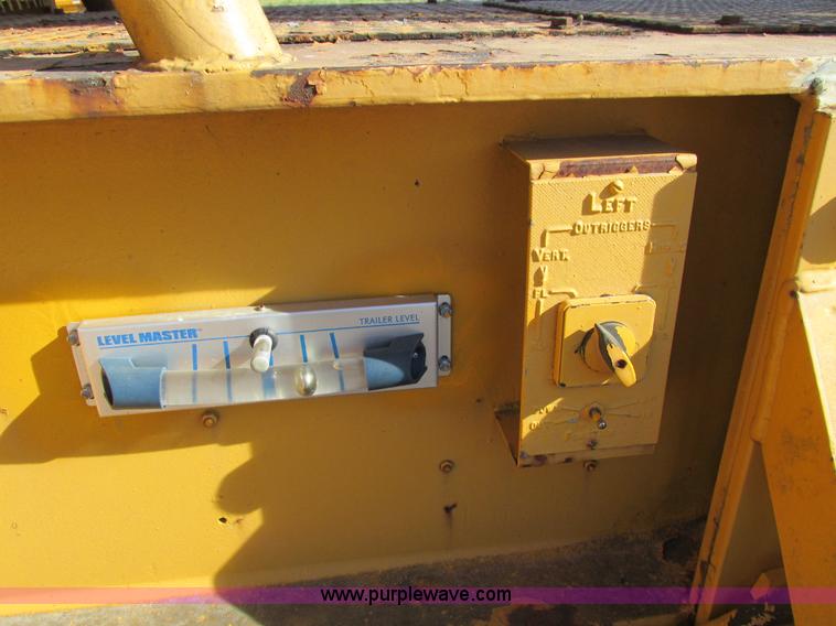 image for item I4105 1982 Little Giant LG4866 crane