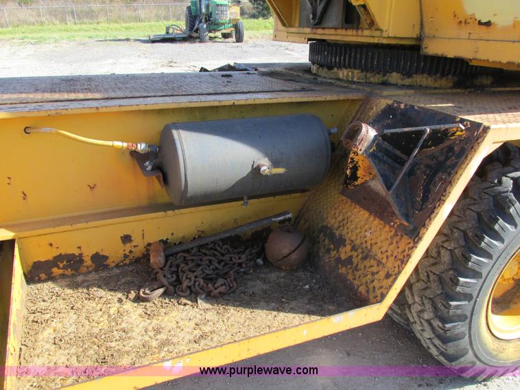 image for item I4105 1982 Little Giant LG4866 crane