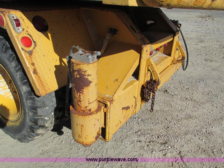 image for item I4105 1982 Little Giant LG4866 crane