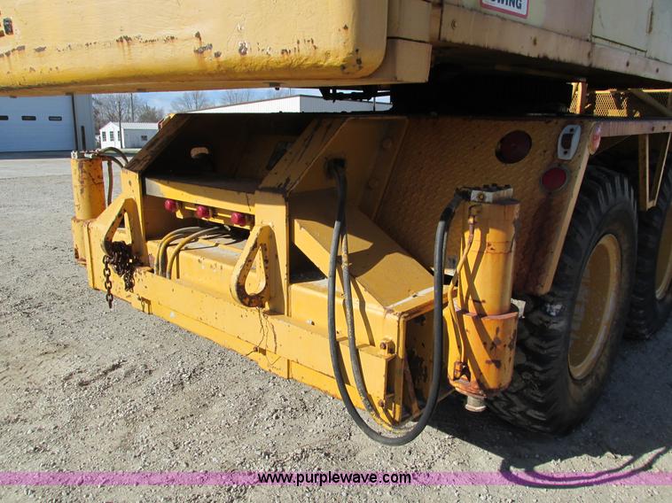 image for item I4105 1982 Little Giant LG4866 crane