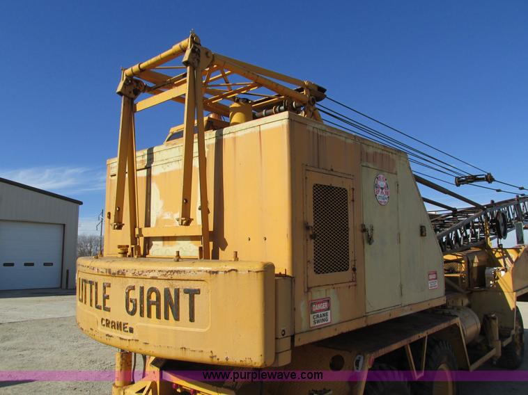 image for item I4105 1982 Little Giant LG4866 crane