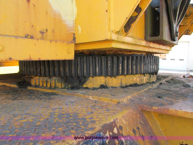 image for item I4105 1982 Little Giant LG4866 crane