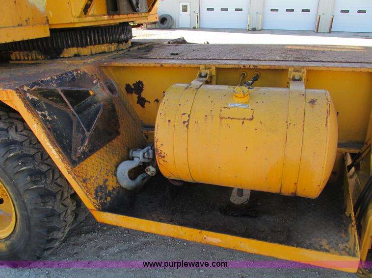 image for item I4105 1982 Little Giant LG4866 crane