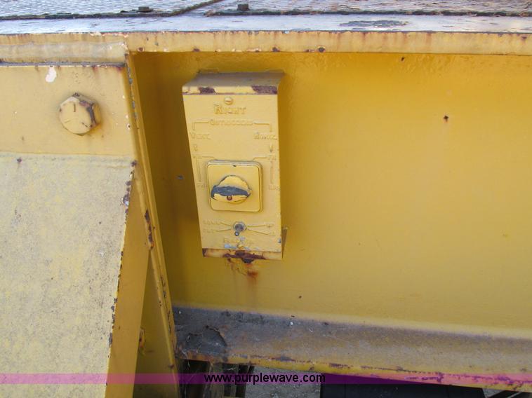 image for item I4105 1982 Little Giant LG4866 crane