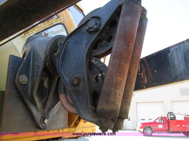 image for item I4105 1982 Little Giant LG4866 crane