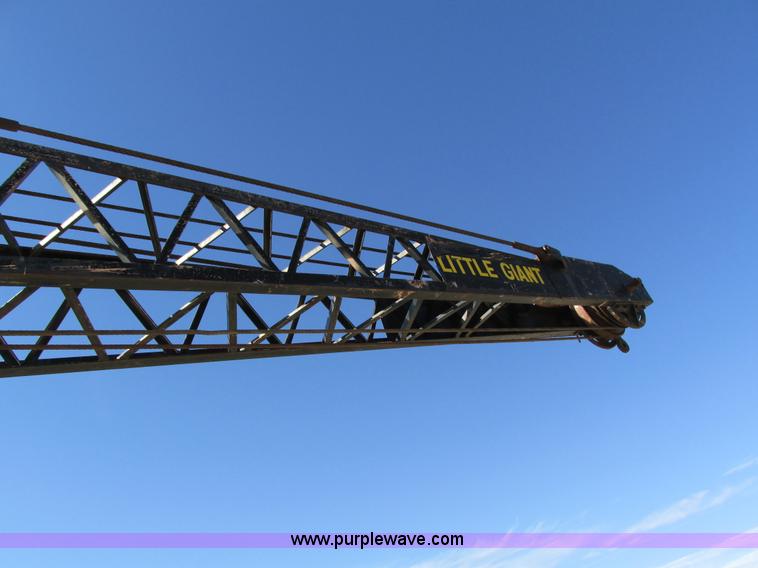 image for item I4105 1982 Little Giant LG4866 crane