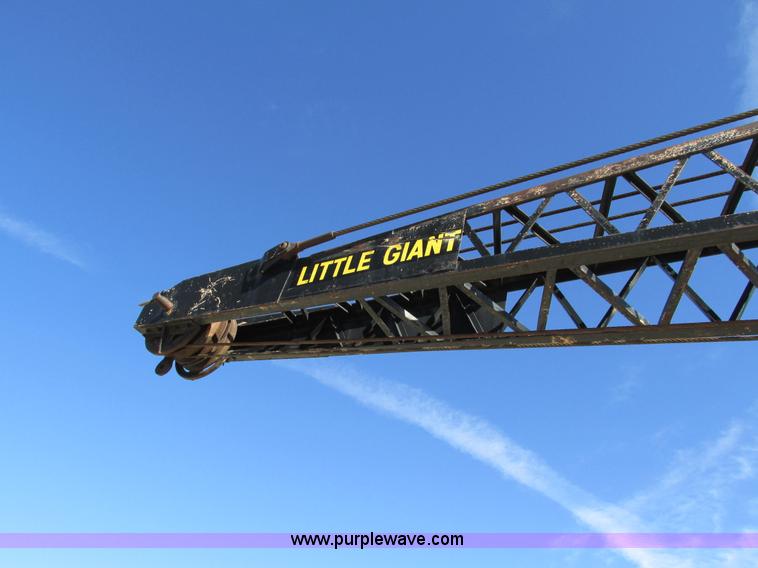 image for item I4105 1982 Little Giant LG4866 crane
