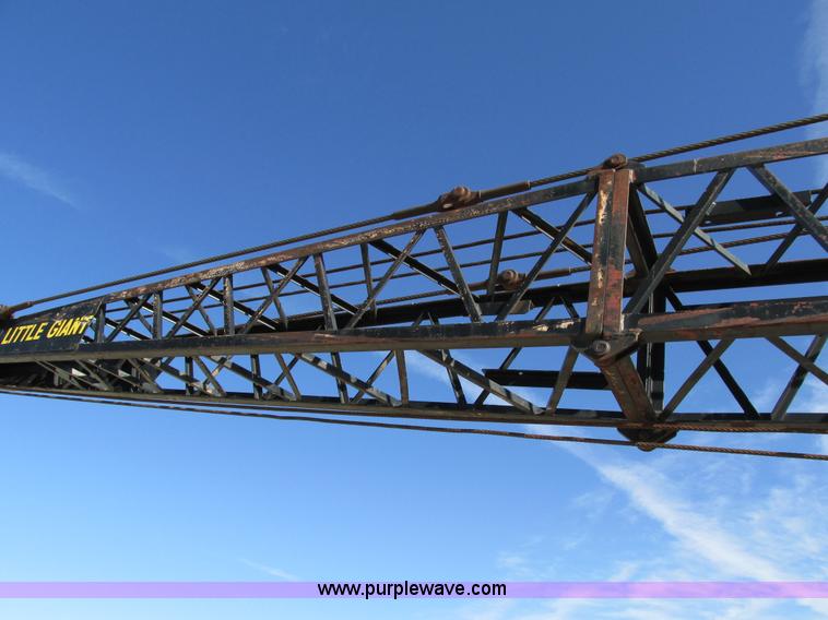 image for item I4105 1982 Little Giant LG4866 crane