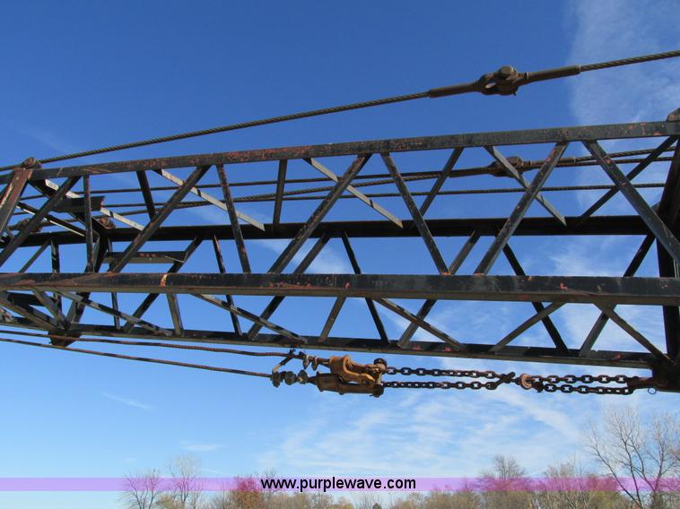 image for item I4105 1982 Little Giant LG4866 crane