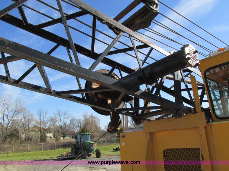 image for item I4105 1982 Little Giant LG4866 crane