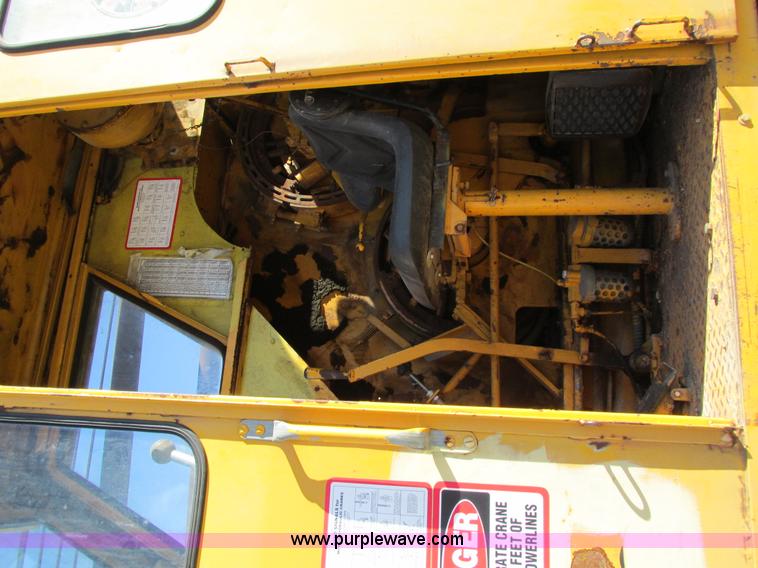 image for item I4105 1982 Little Giant LG4866 crane