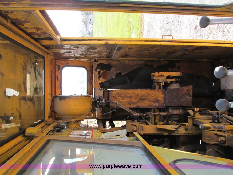 image for item I4105 1982 Little Giant LG4866 crane