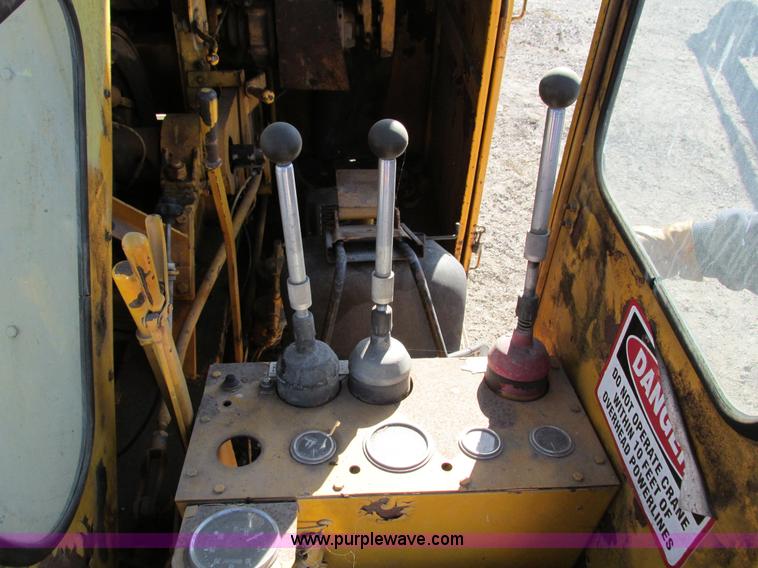 image for item I4105 1982 Little Giant LG4866 crane