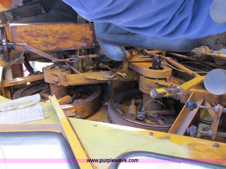 image for item I4105 1982 Little Giant LG4866 crane