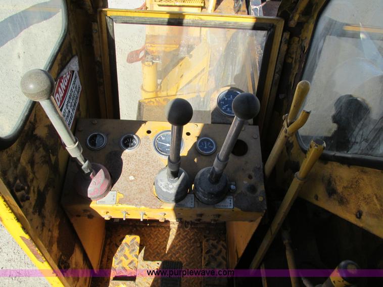 image for item I4105 1982 Little Giant LG4866 crane