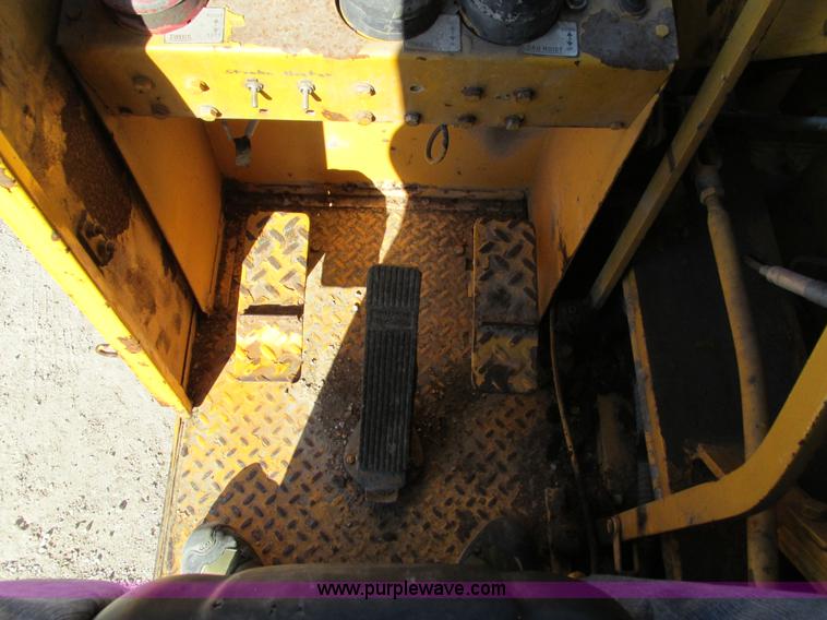 image for item I4105 1982 Little Giant LG4866 crane