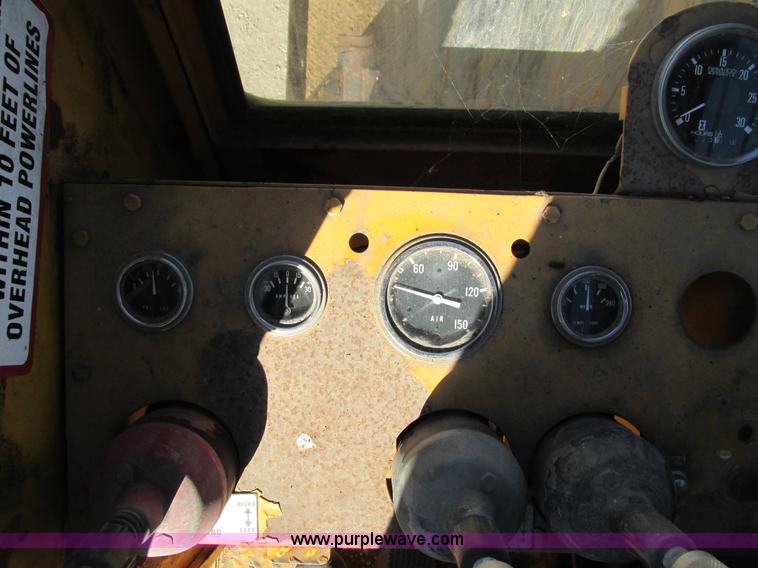 image for item I4105 1982 Little Giant LG4866 crane