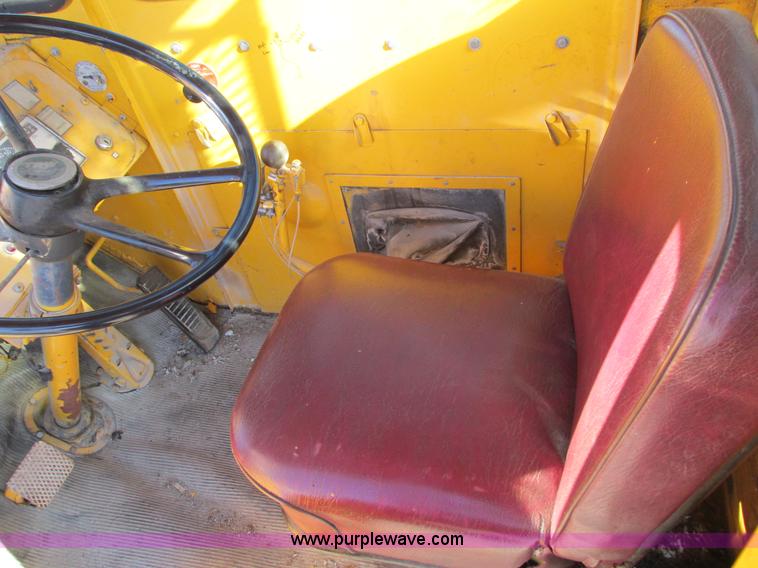 image for item I4105 1982 Little Giant LG4866 crane