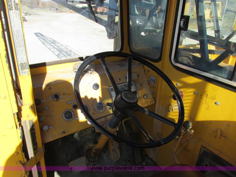 image for item I4105 1982 Little Giant LG4866 crane