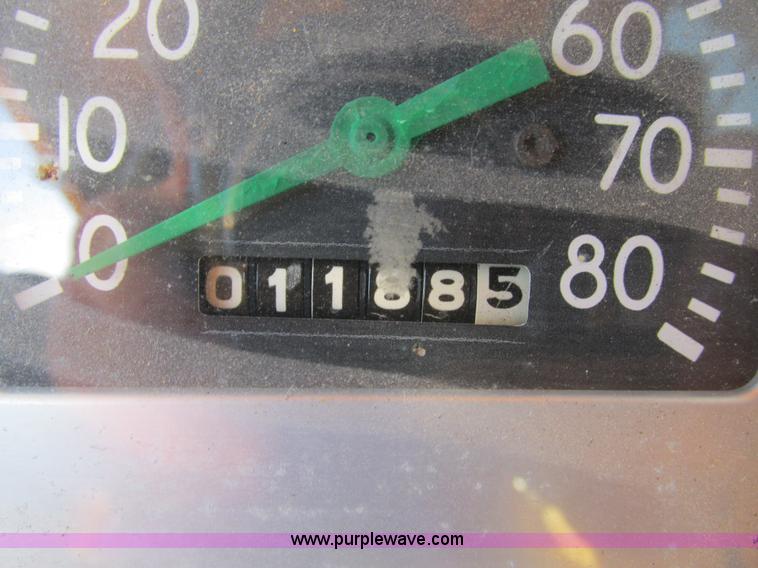 image for item I4105 1982 Little Giant LG4866 crane