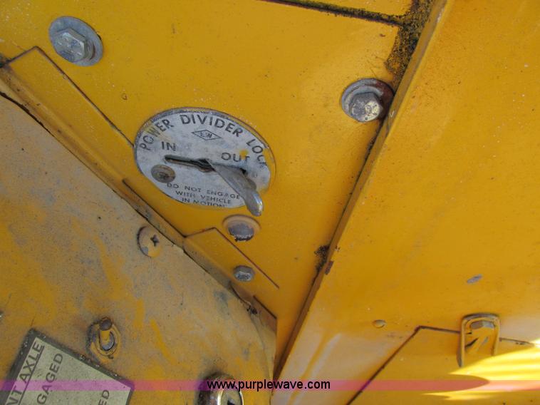 image for item I4105 1982 Little Giant LG4866 crane