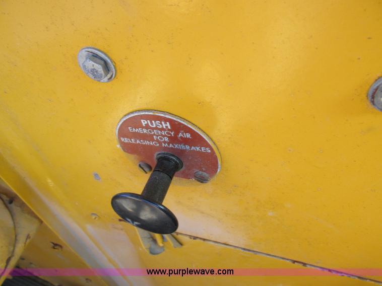 image for item I4105 1982 Little Giant LG4866 crane