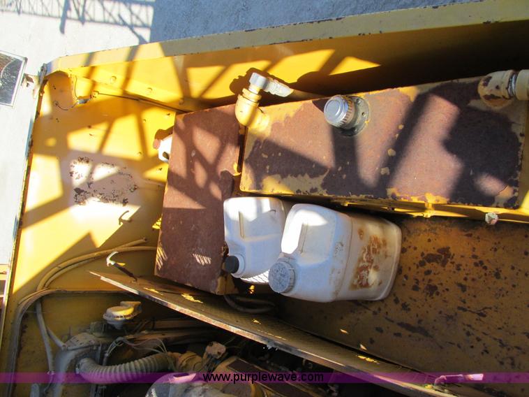 image for item I4105 1982 Little Giant LG4866 crane