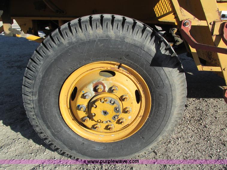 image for item I4105 1982 Little Giant LG4866 crane