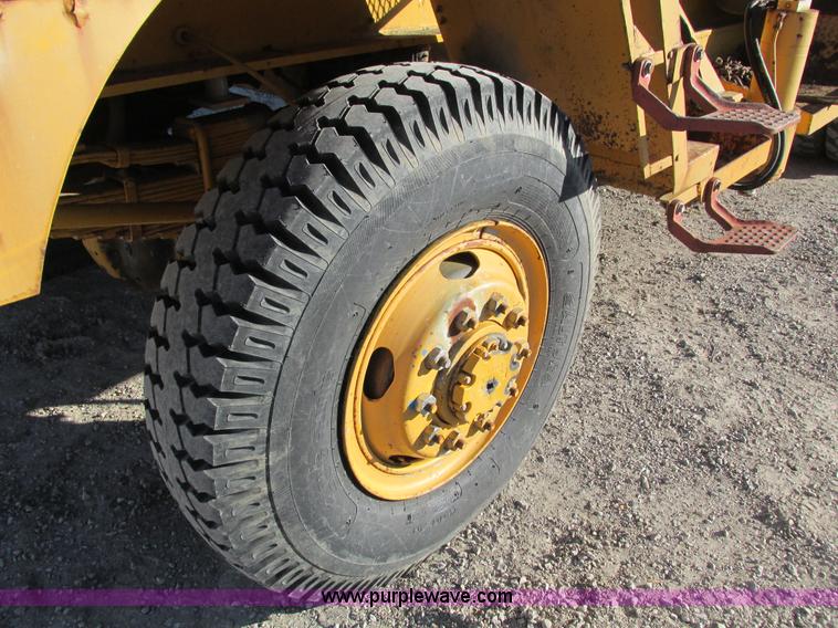 image for item I4105 1982 Little Giant LG4866 crane