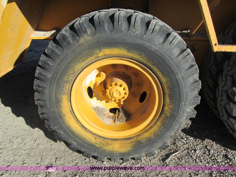 image for item I4105 1982 Little Giant LG4866 crane