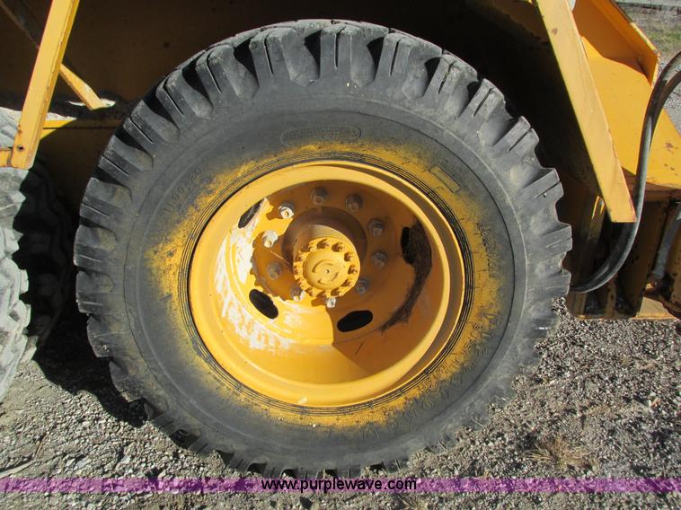 image for item I4105 1982 Little Giant LG4866 crane