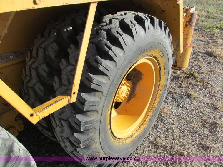 image for item I4105 1982 Little Giant LG4866 crane