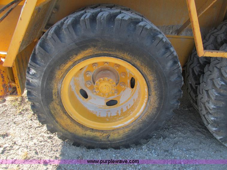 image for item I4105 1982 Little Giant LG4866 crane