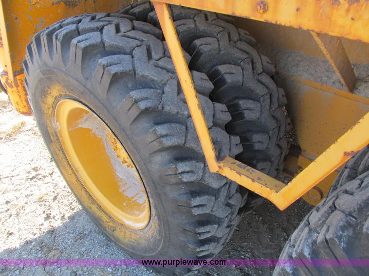 image for item I4105 1982 Little Giant LG4866 crane