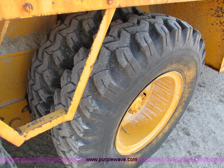 image for item I4105 1982 Little Giant LG4866 crane