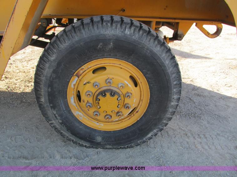 image for item I4105 1982 Little Giant LG4866 crane