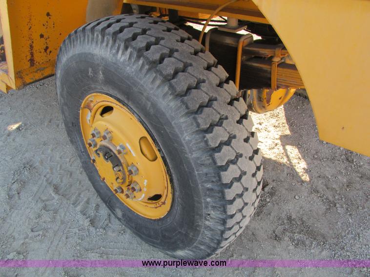 image for item I4105 1982 Little Giant LG4866 crane