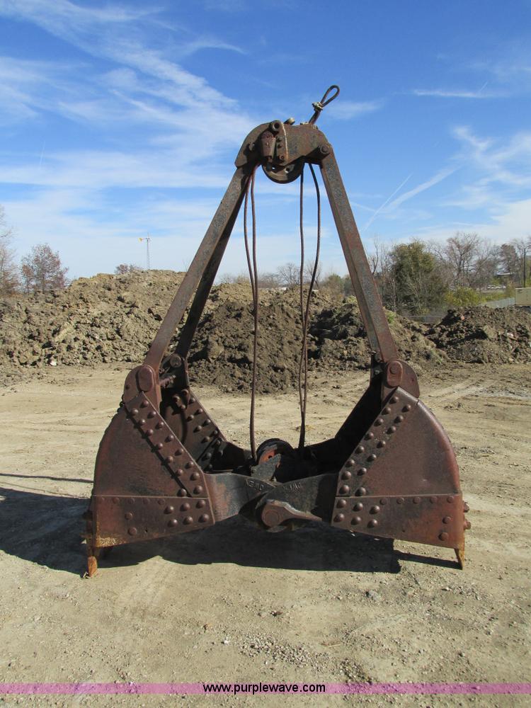 image for item I4109 Owen clam shell bucket