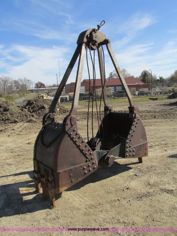 image for item I4109 Owen clam shell bucket