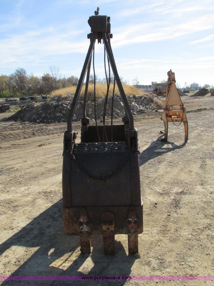 image for item I4109 Owen clam shell bucket