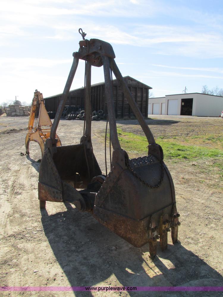 image for item I4109 Owen clam shell bucket