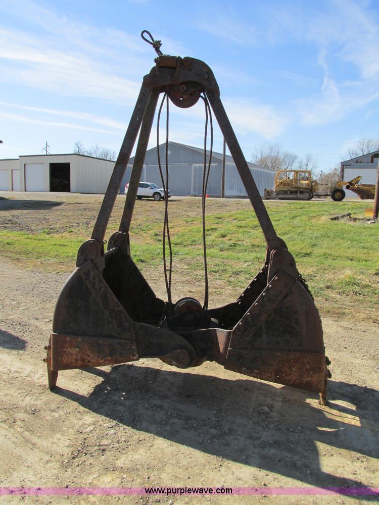 image for item I4109 Owen clam shell bucket