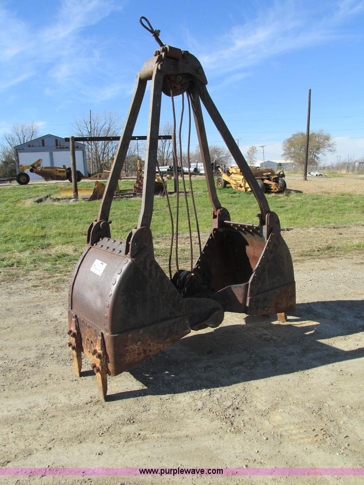 image for item I4109 Owen clam shell bucket