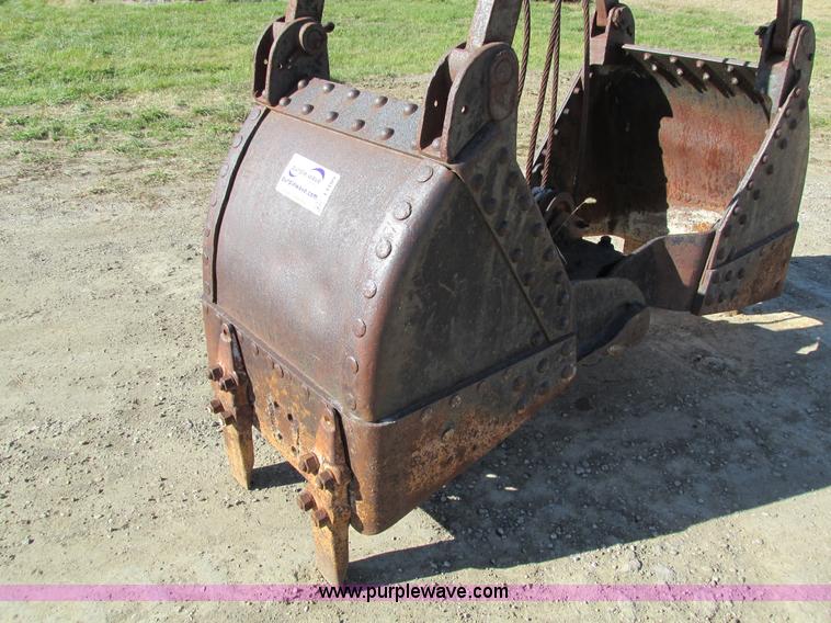 image for item I4109 Owen clam shell bucket